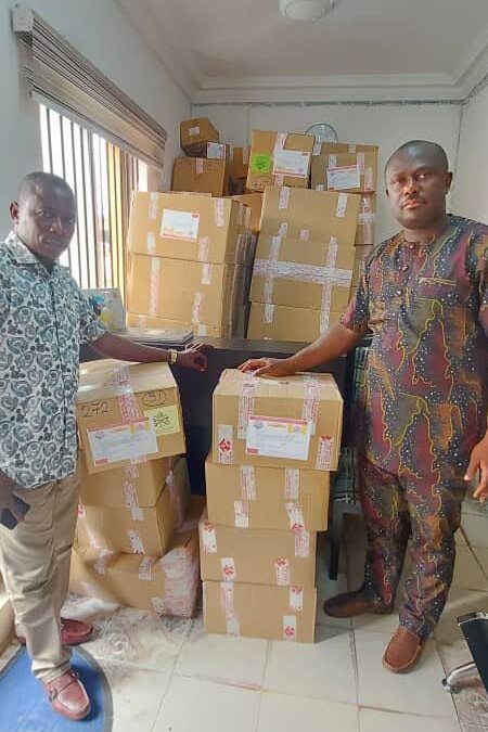 Fundación Caritas de Nigeria ha recibido el envío de libros y material escolar