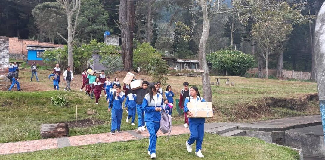 Llegada de libros y material escolar a la Ciudad de los Muchachos – Colombia